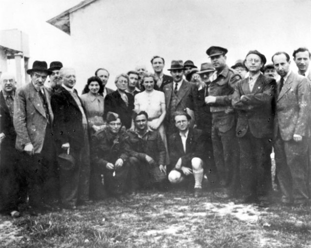 Del 2 Moshe Sharett at the Ferramonti di Tarsia concentration camp in Calbria April 1944